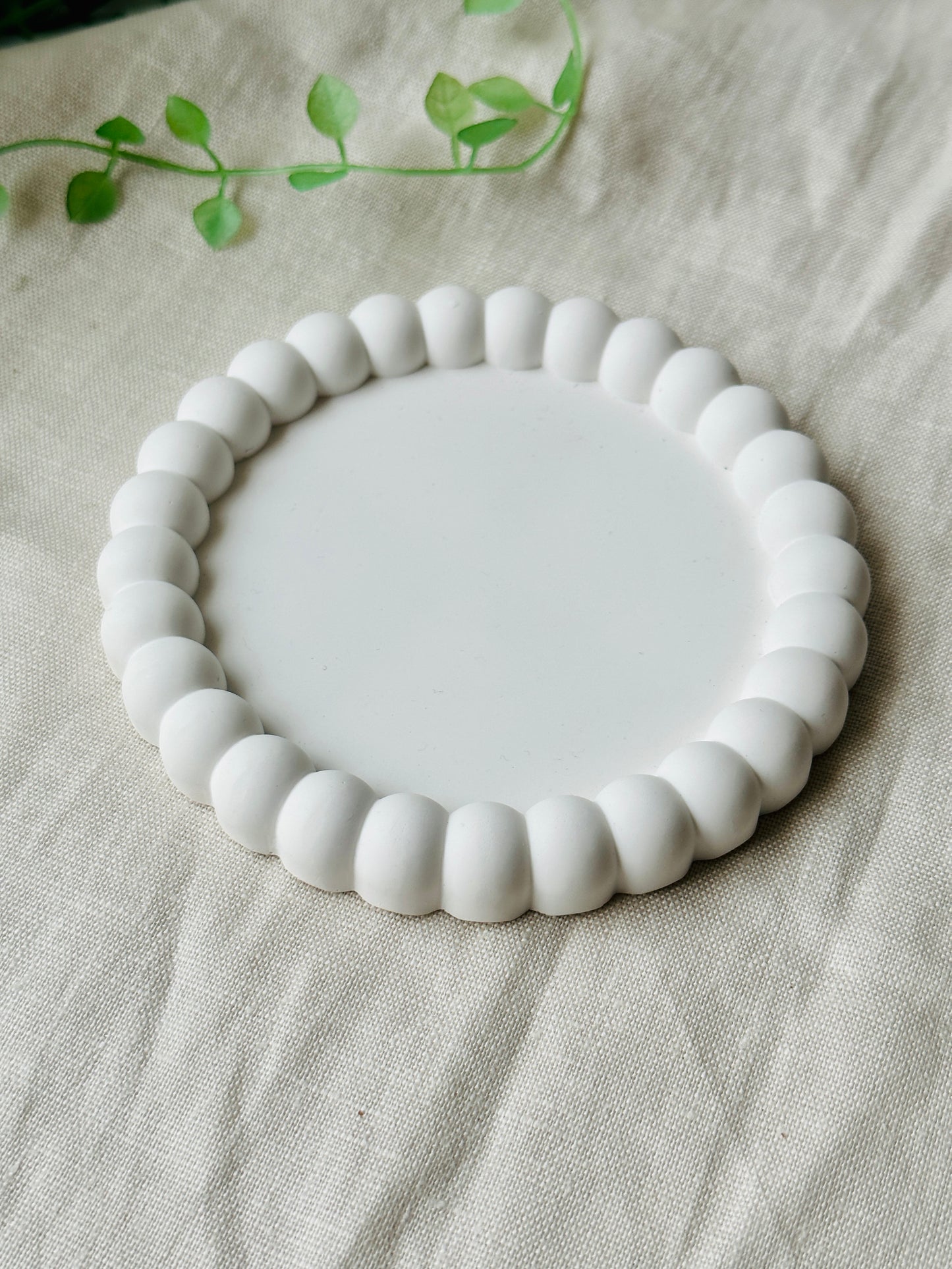 Classic white acrylic resin bubble trinket tray