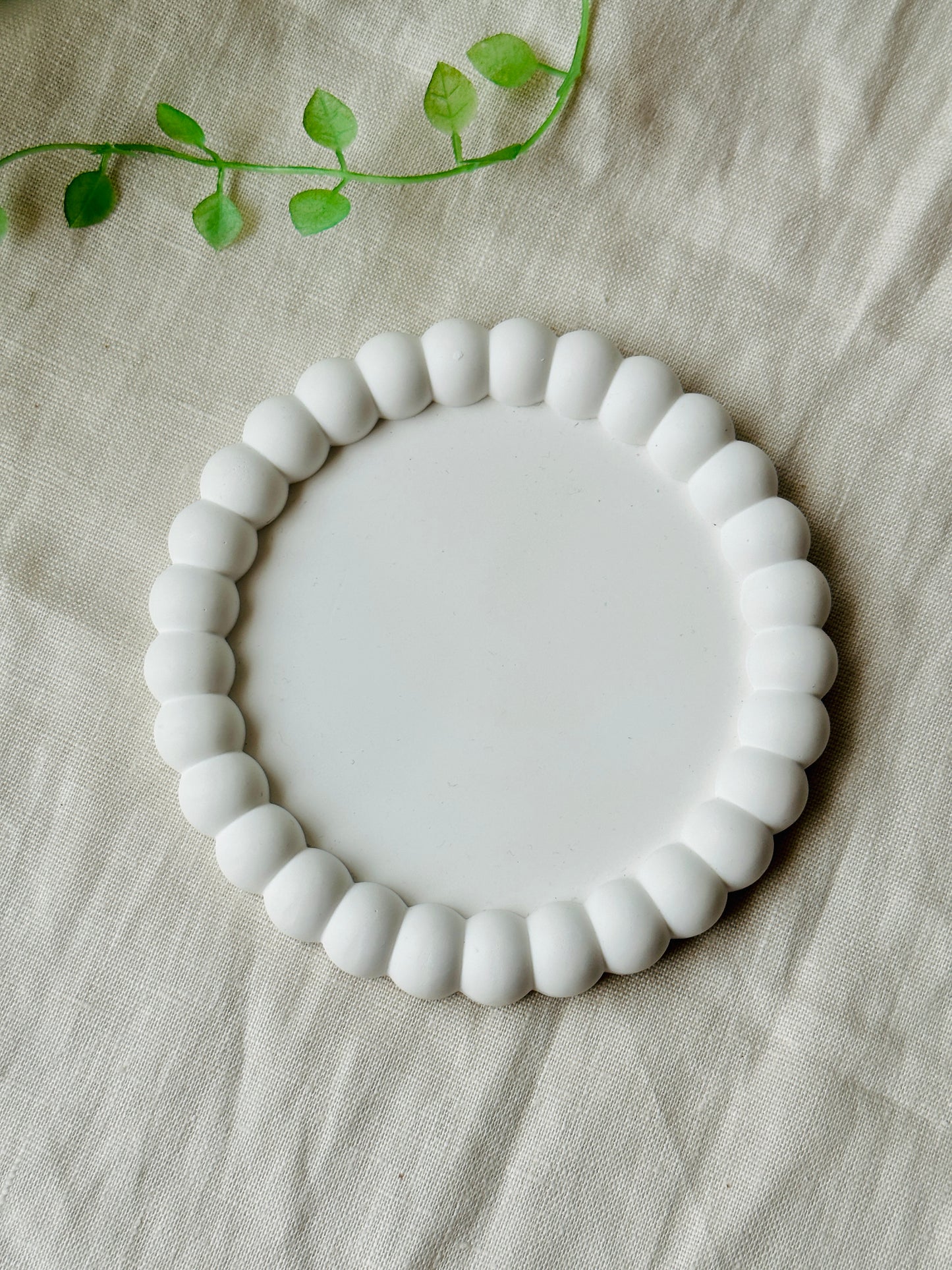 Classic white acrylic resin bubble trinket tray