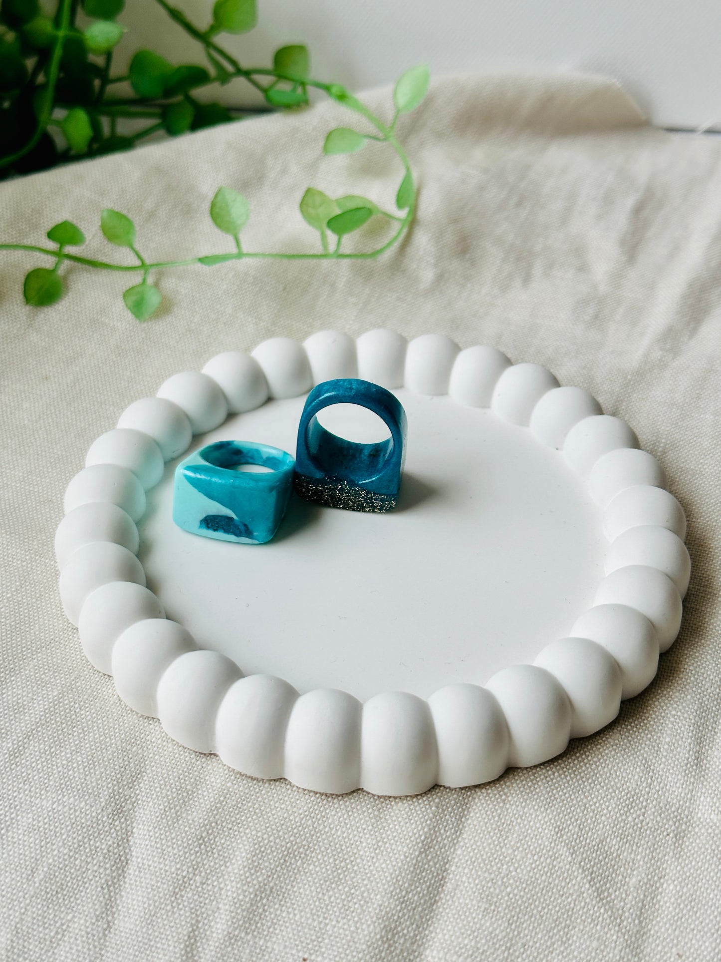 Classic white acrylic resin bubble trinket tray