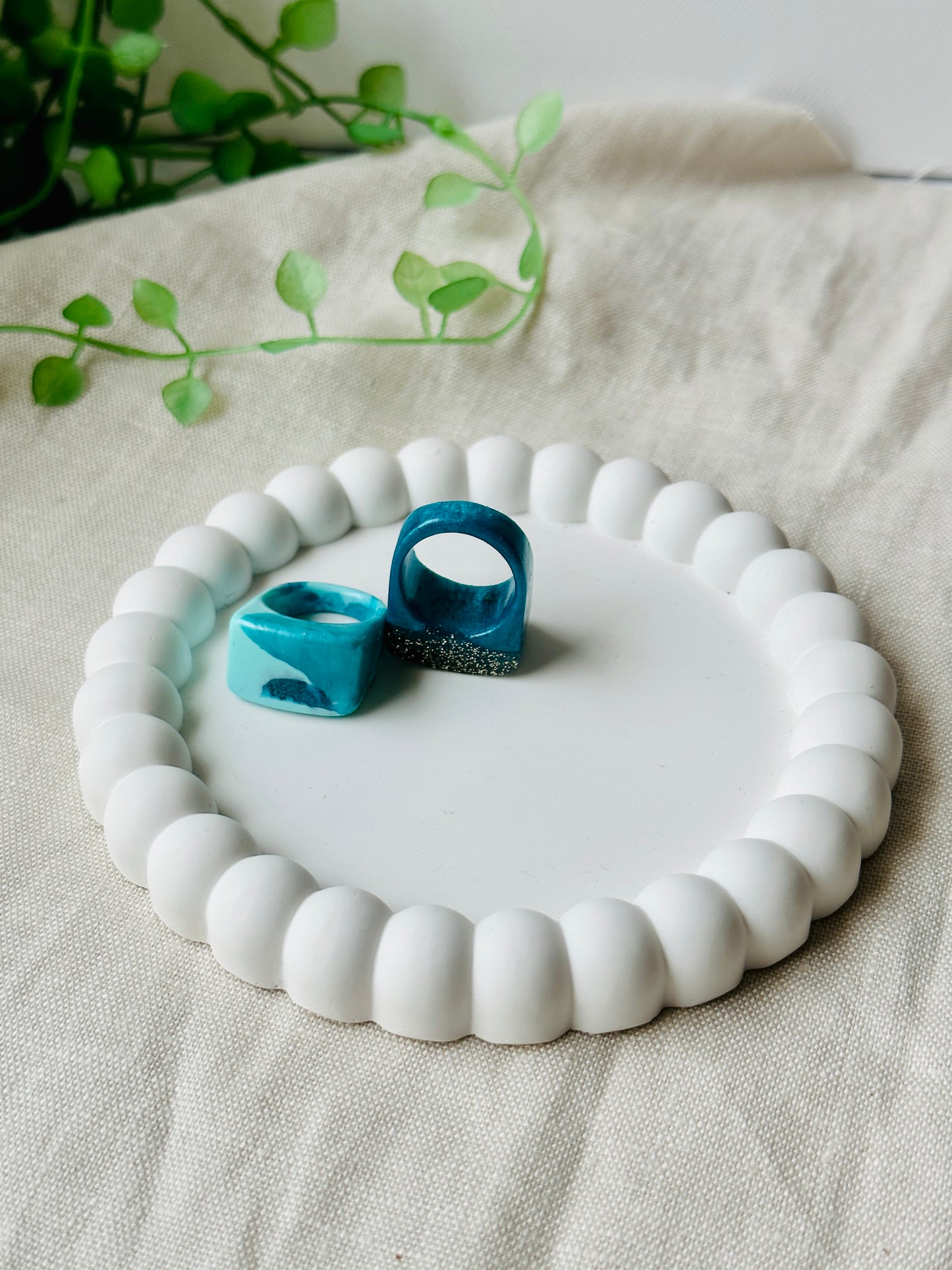 Classic white acrylic resin bubble trinket tray