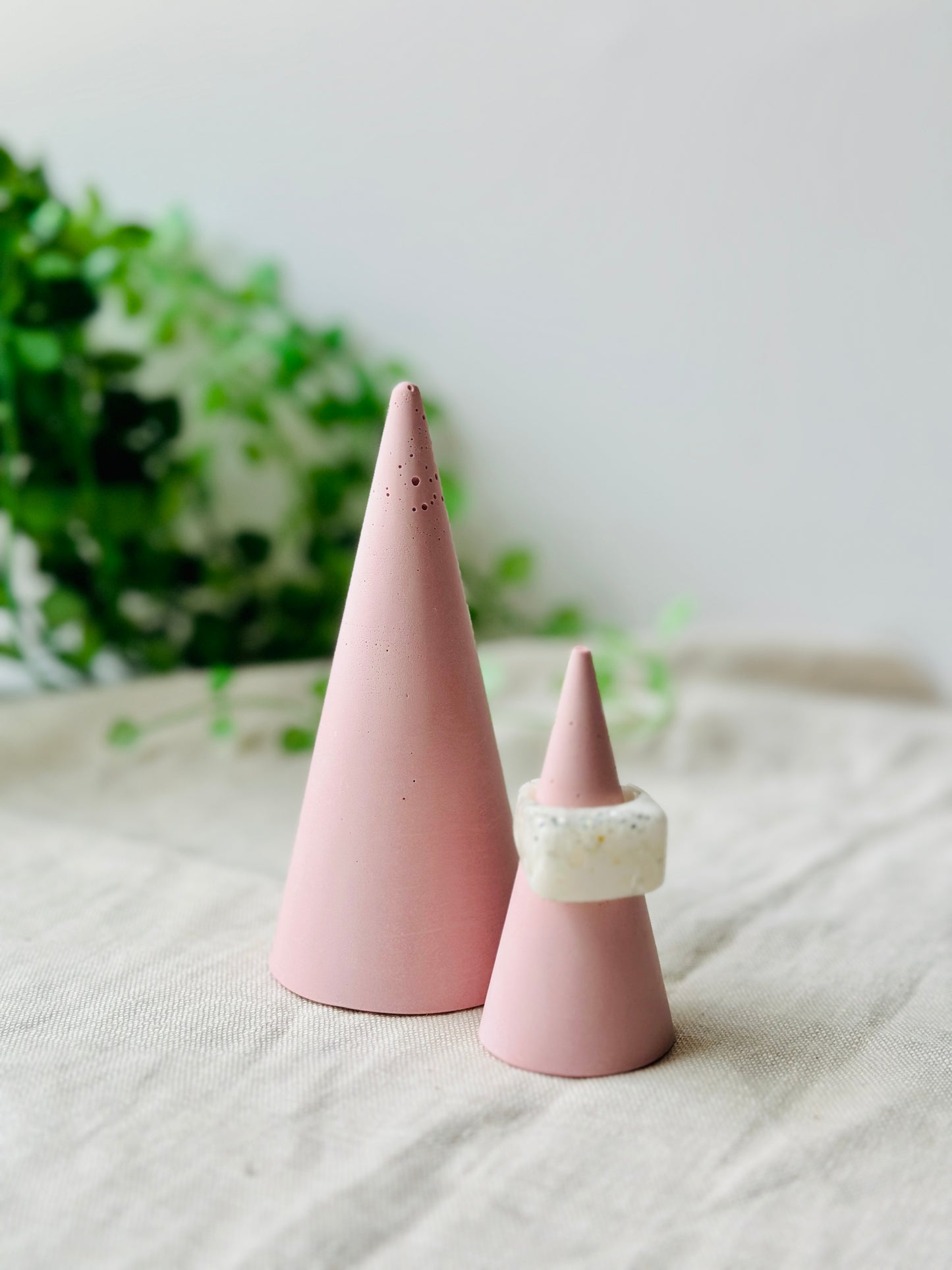 Creamy pink acrylic resin ring holder set