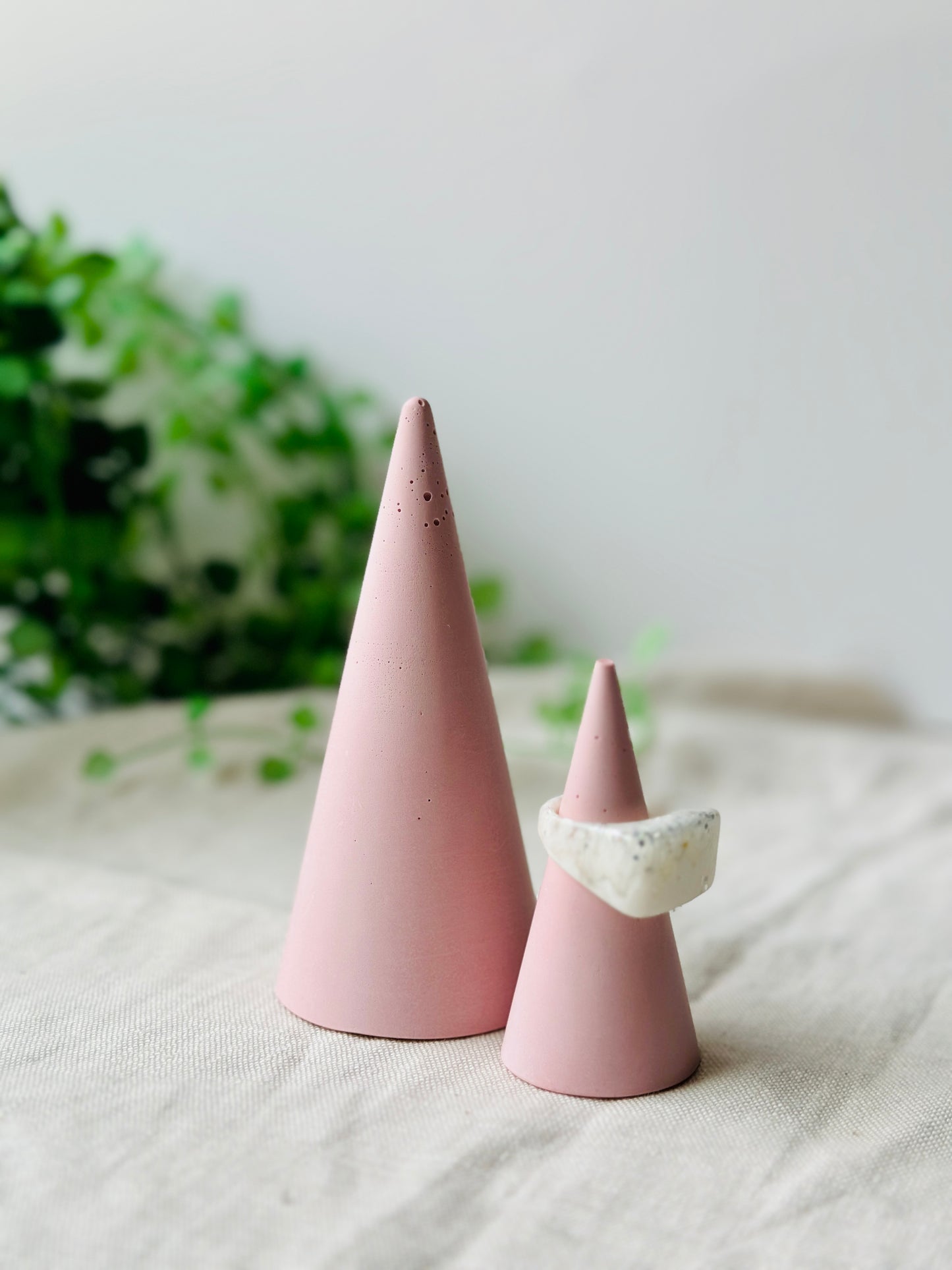 Creamy pink acrylic resin ring holder set