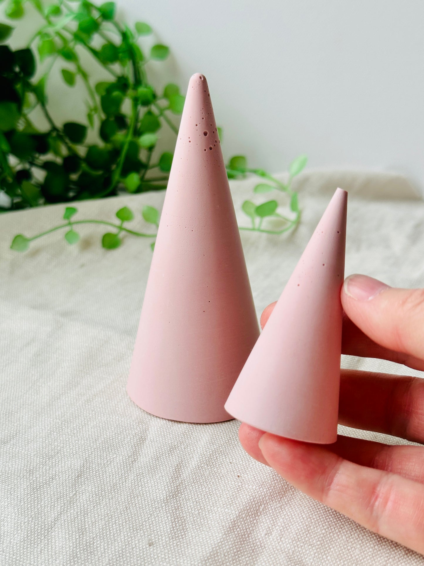 Creamy pink acrylic resin ring holder set