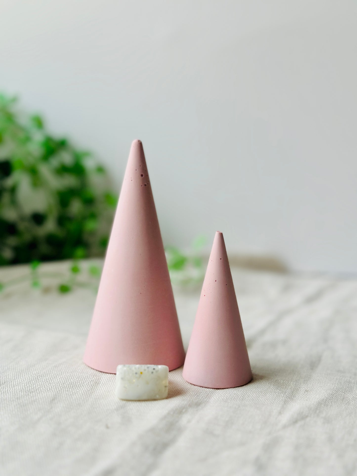 Creamy pink acrylic resin ring holder set