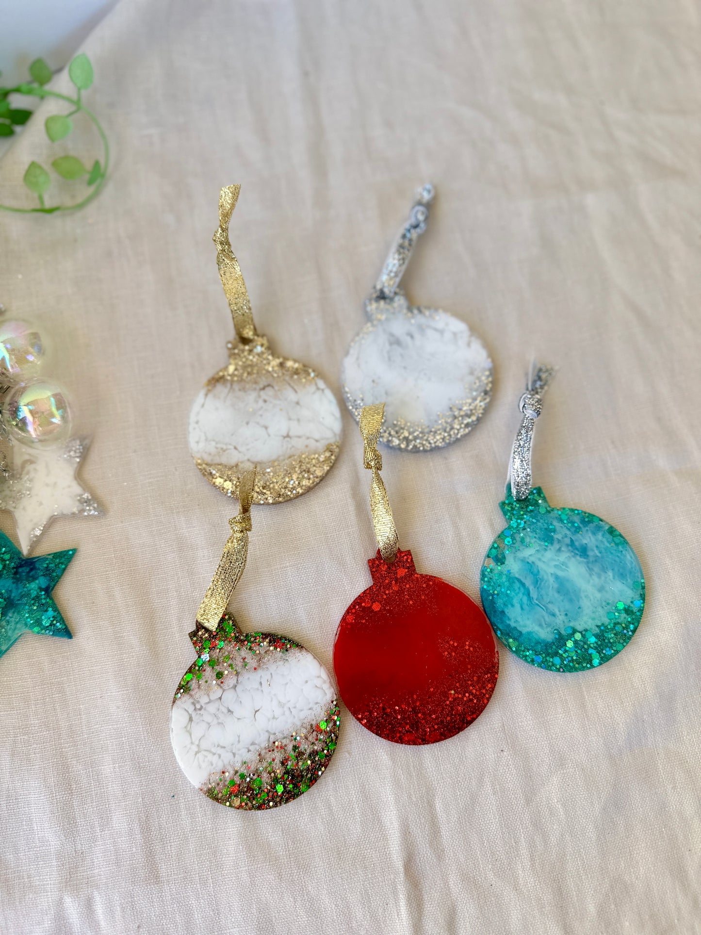 CHRISTMAS BAUBLE DECORATION - traditional