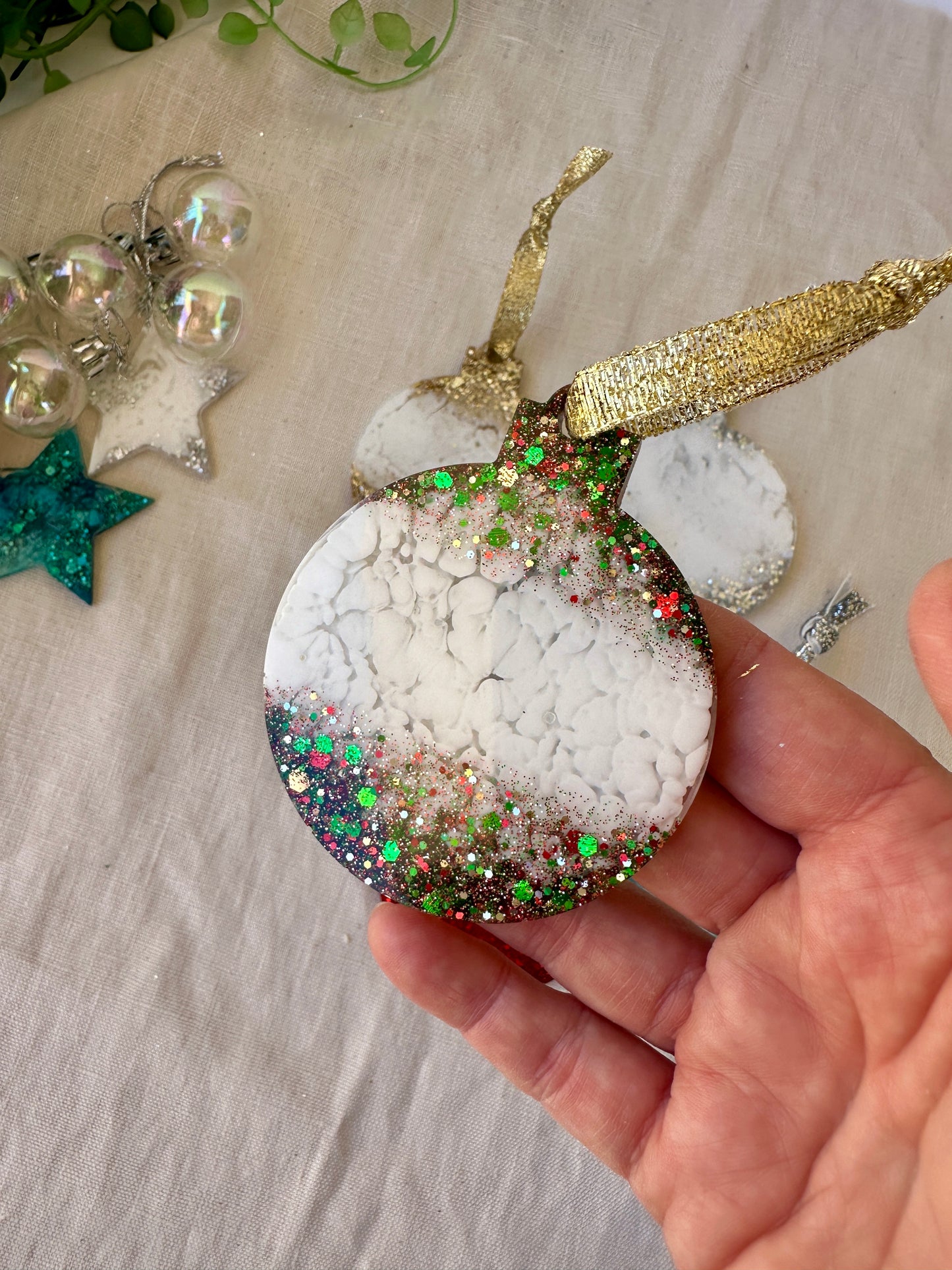 CHRISTMAS BAUBLE DECORATION - traditional