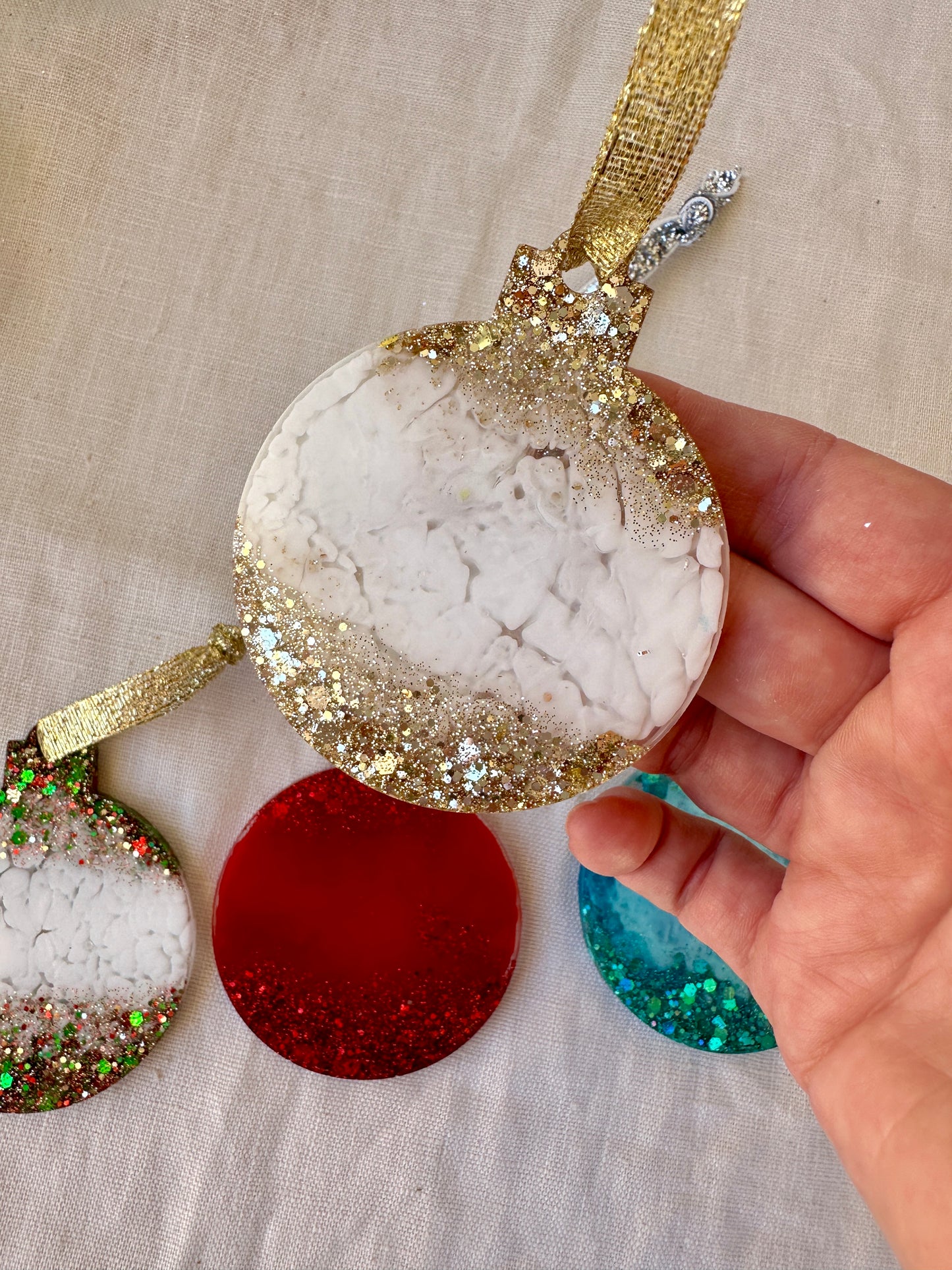 CHRISTMAS BAUBLE DECORATION - gold