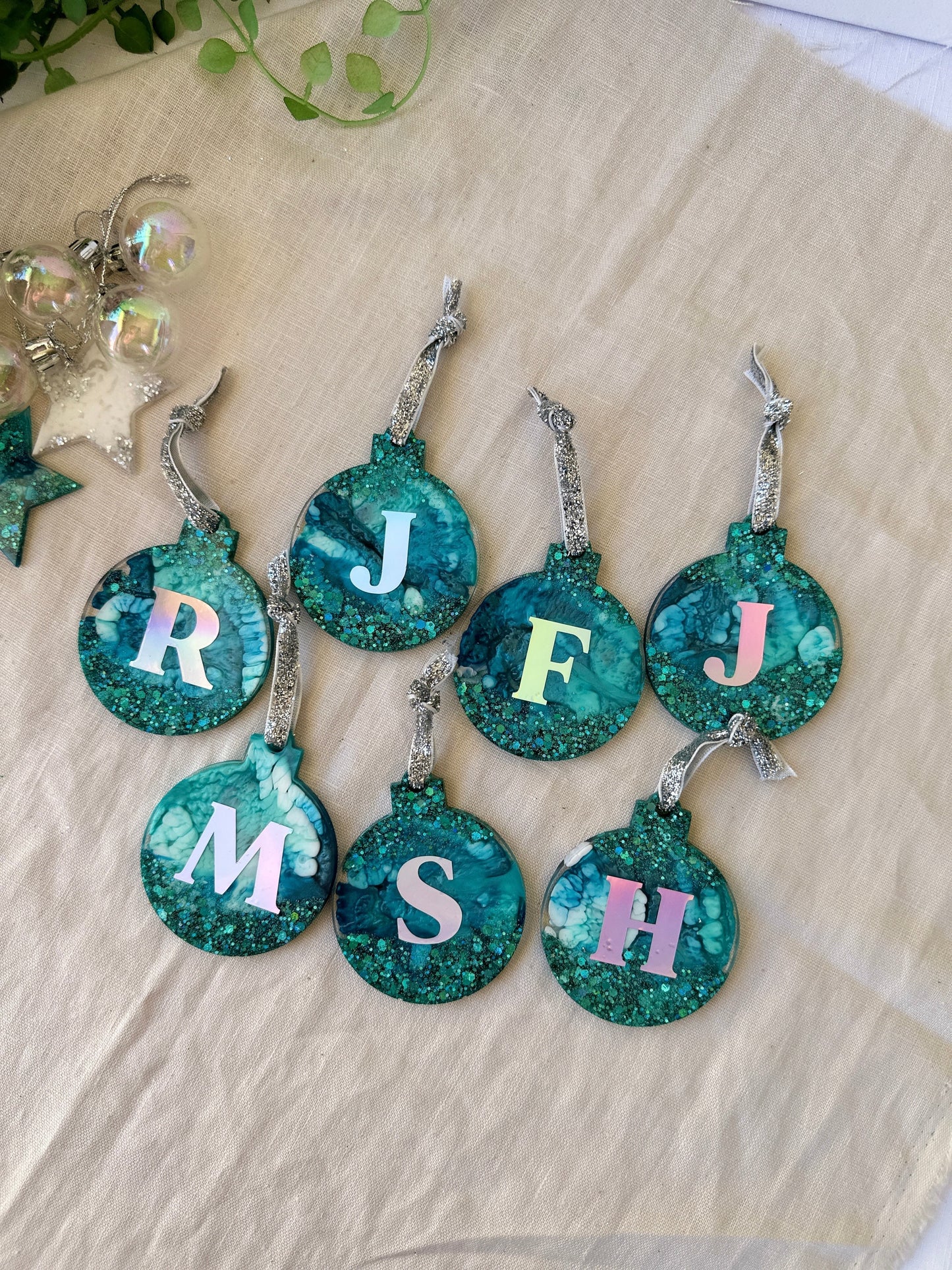 CHRISTMAS BAUBLE DECORATION - traditional