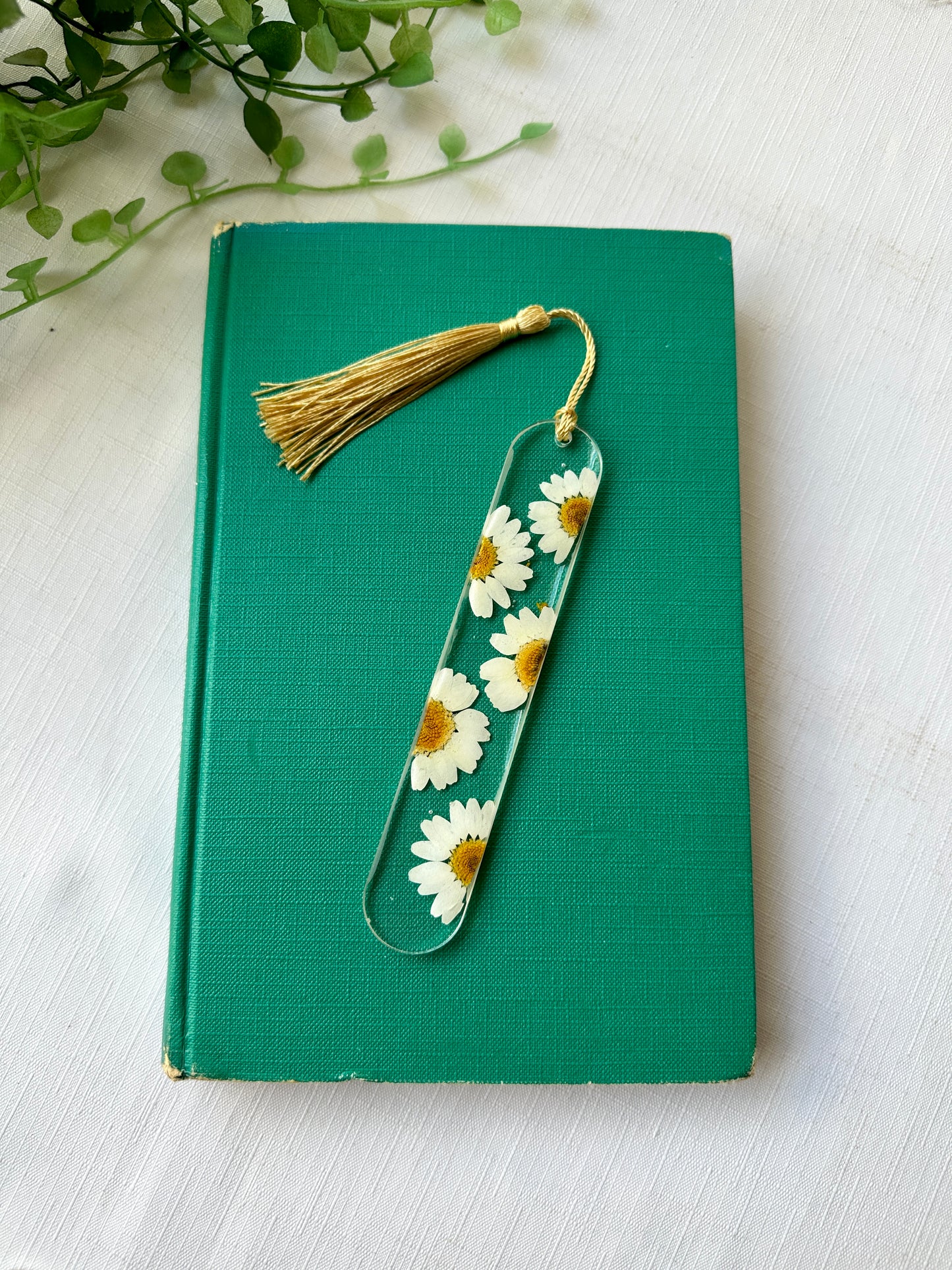 BOOKMARK - flower bookmark in white - assorted