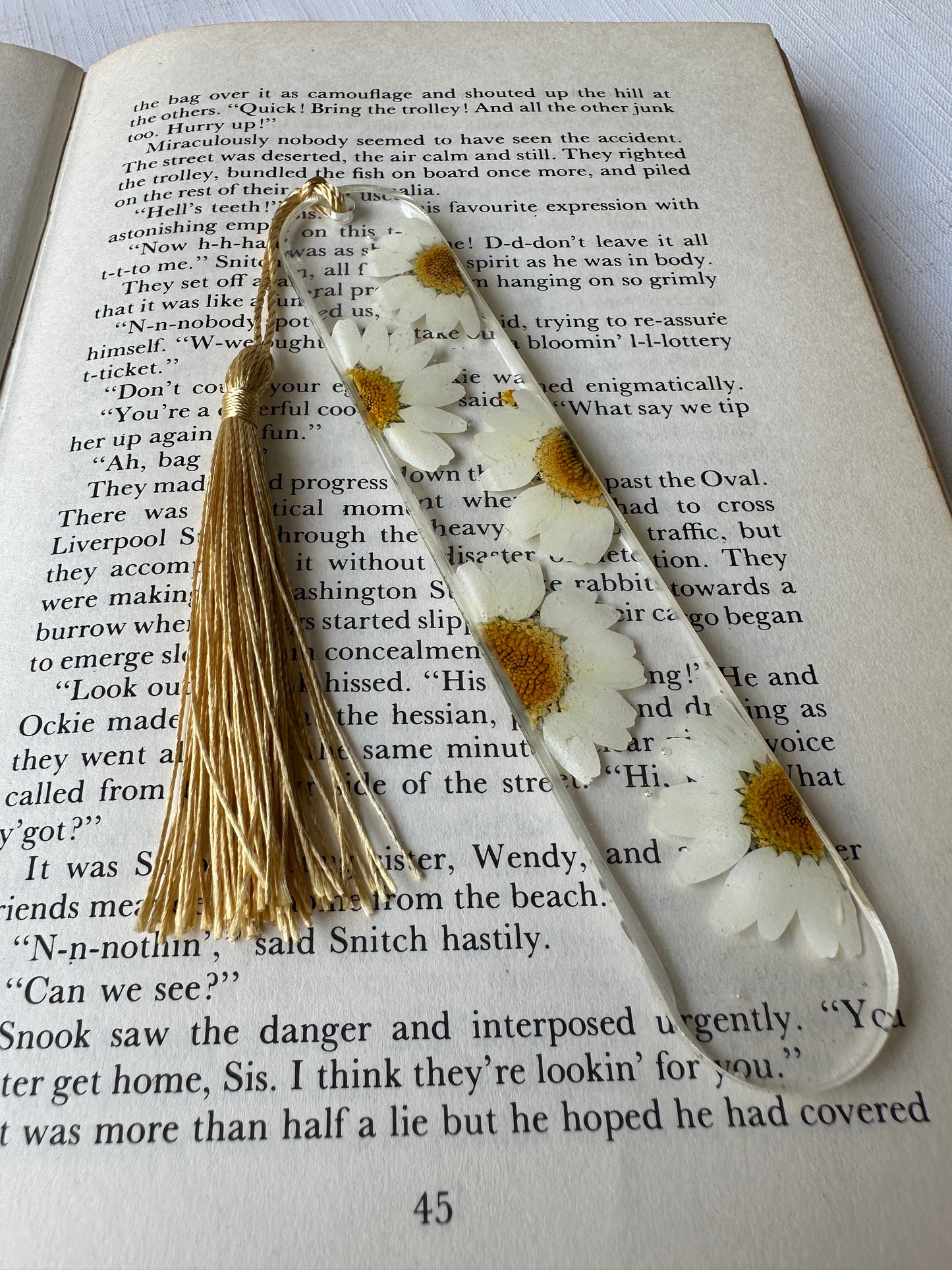 BOOKMARK - flower bookmark in white - assorted