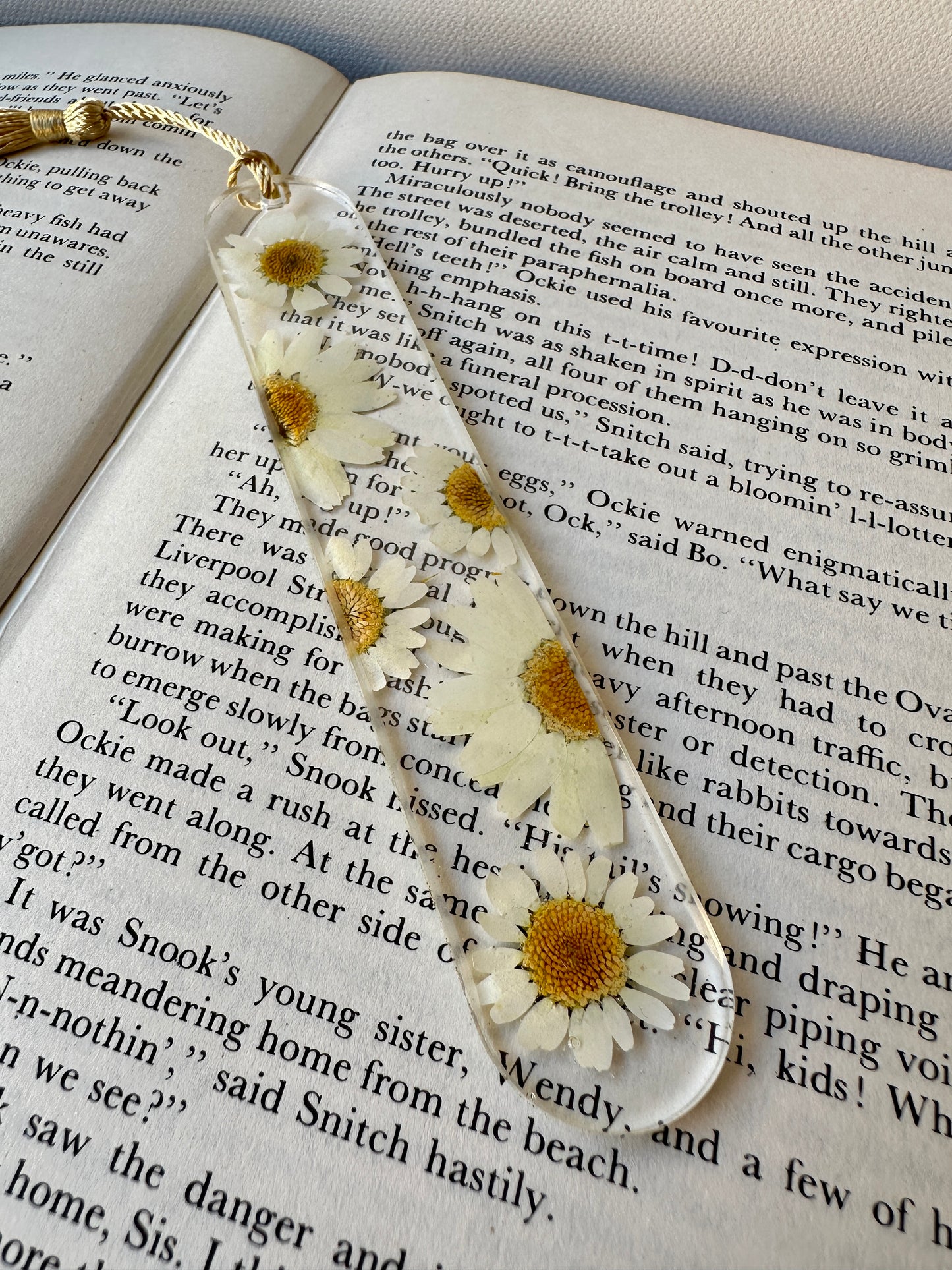 BOOKMARK - flower bookmark in white - assorted