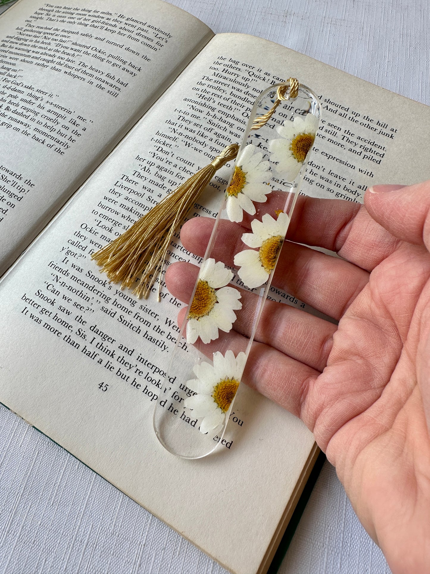 BOOKMARK - flower bookmark in white - assorted