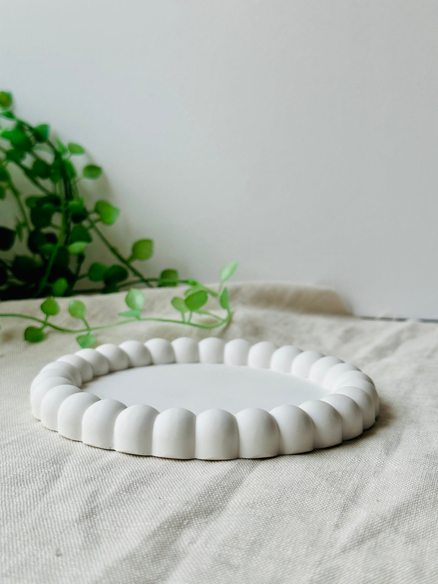 Classic white acrylic resin bubble trinket tray