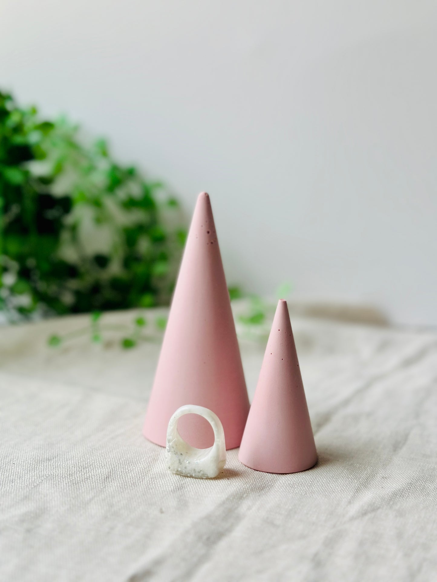 Creamy pink acrylic resin ring holder set