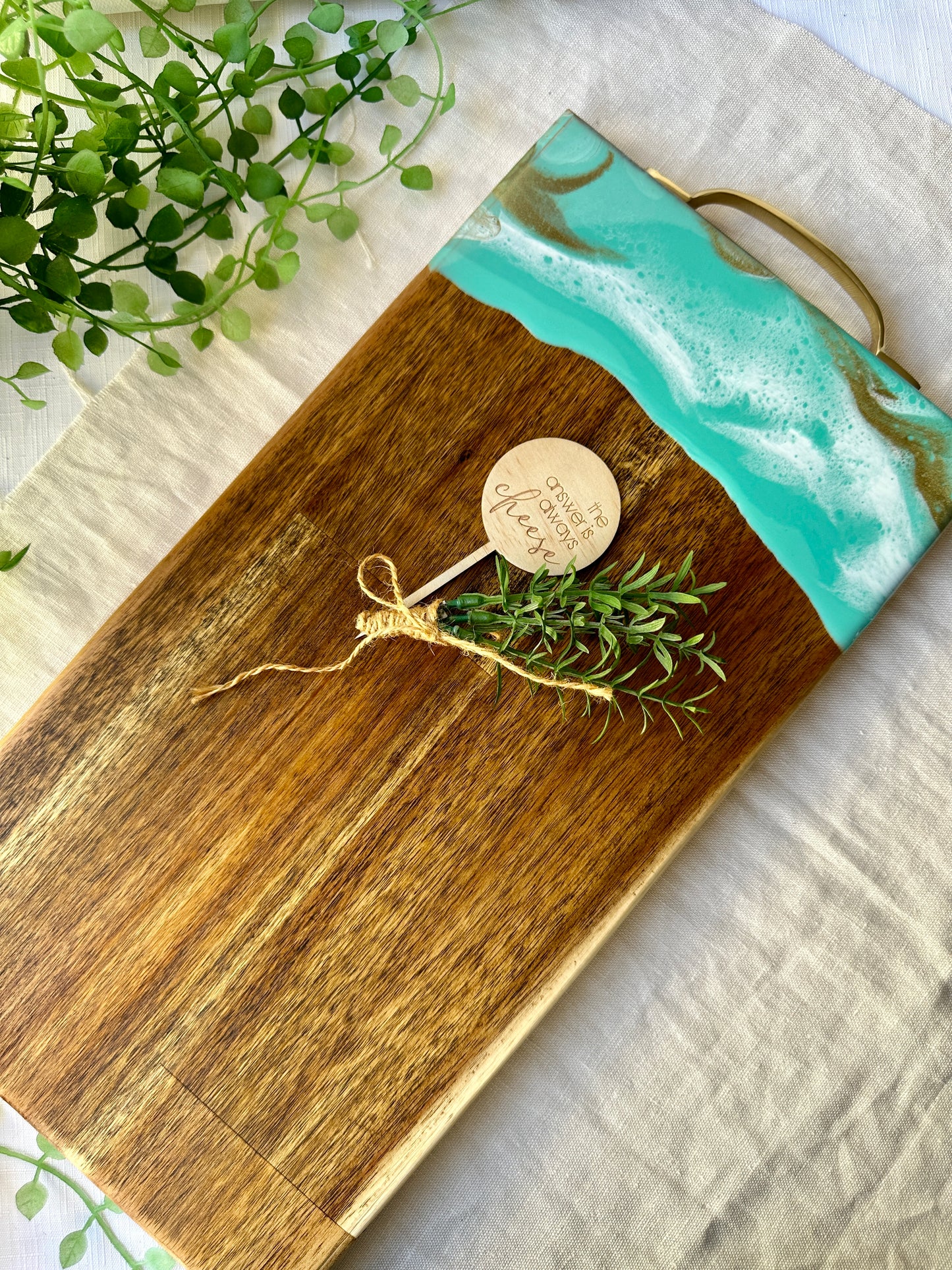 SERVING BOARD - eucalypt green and gold serving board