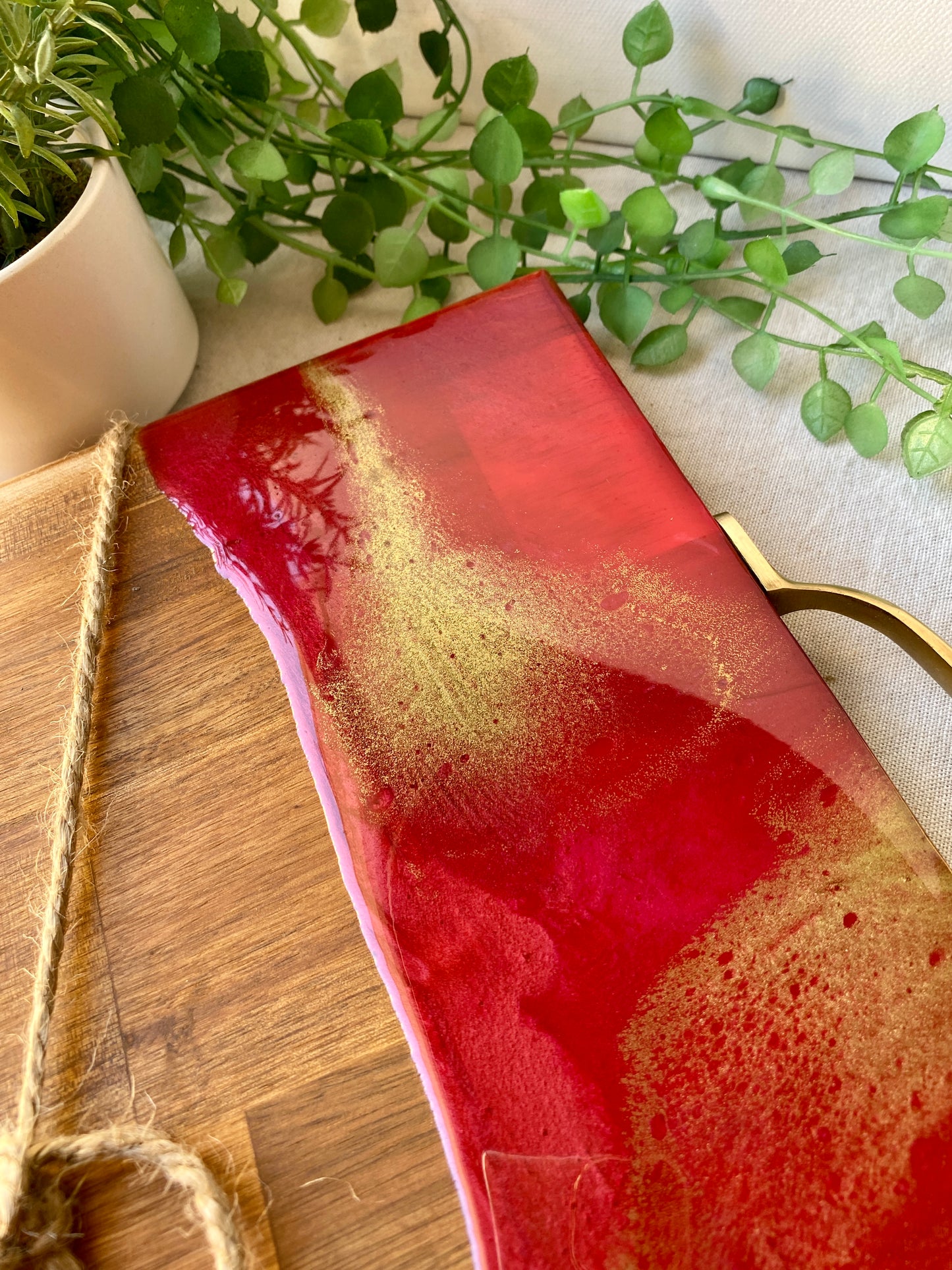 SERVING BOARD - large metallic red and gold board with two FREE matching knives - ready to post